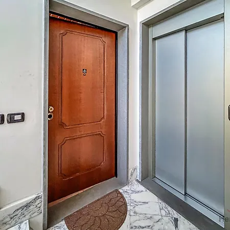 - Beaches 250m - Train Station 1 Min - Air Conditioning - Wifi