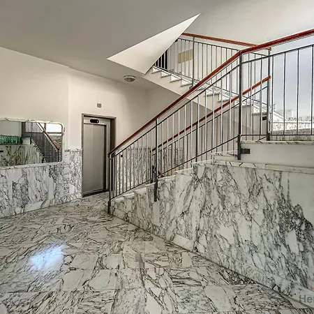 - Beaches 250m - Train Station 1 Min - Air Conditioning - Wifi *