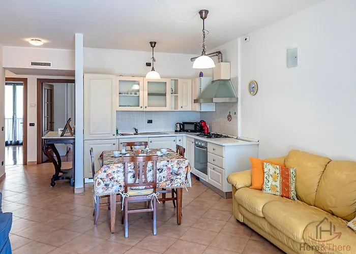 - Beaches 250m - Train Station 1 Min - Air Conditioning - Wifi *