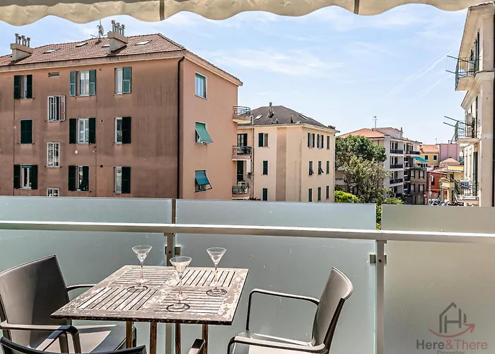 - Beaches 250m - Train Station 1 Min - Air Conditioning - Wifi