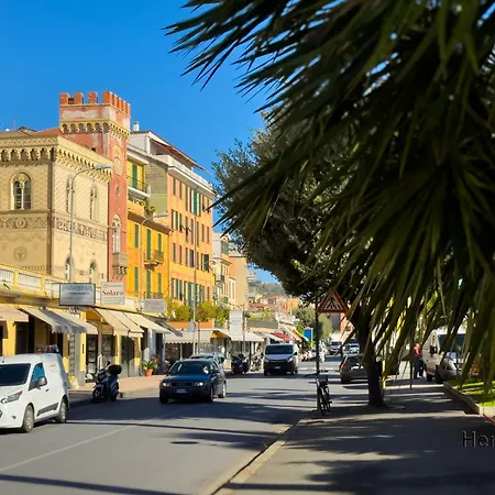 - Beaches 250m - Train Station 1 Min - Air Conditioning - Wifi