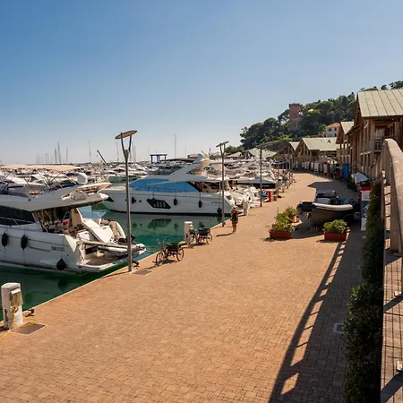 - Beaches 250m - Train Station 1 Min - Air Conditioning - Wifi Appartement *