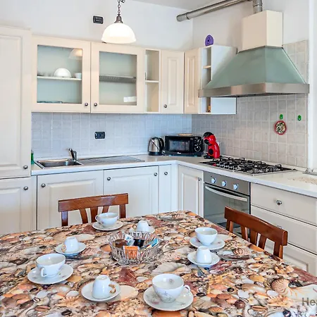 - Beaches 250m - Train Station 1 Min - Air Conditioning - Wifi * Celle Ligure