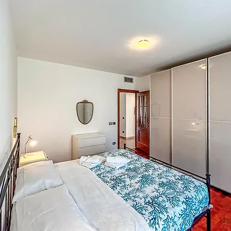 - Beaches 250m - Train Station 1 Min - Air Conditioning - Wifi
