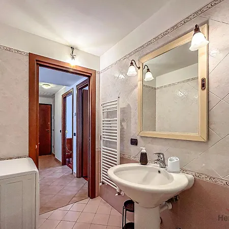 - Beaches 250m - Train Station 1 Min - Air Conditioning - Wifi