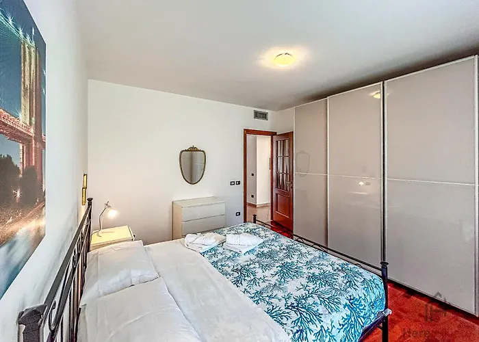 - Beaches 250m - Train Station 1 Min - Air Conditioning - Wifi